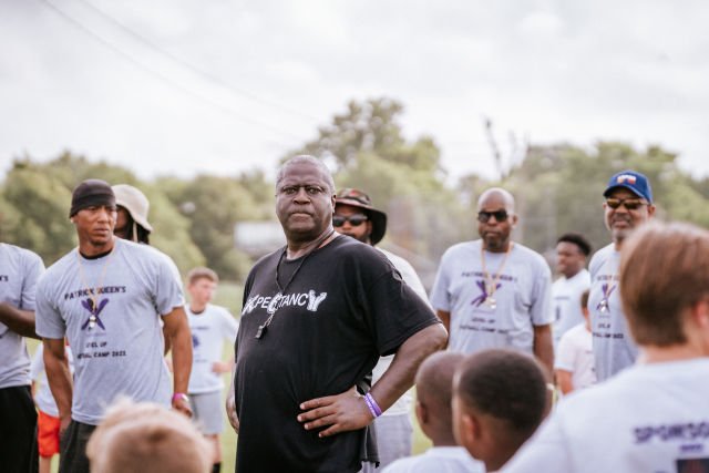 Coach Dad showing the team how he wants things done at Patrick Queen 2022 "level Up" youth football camp