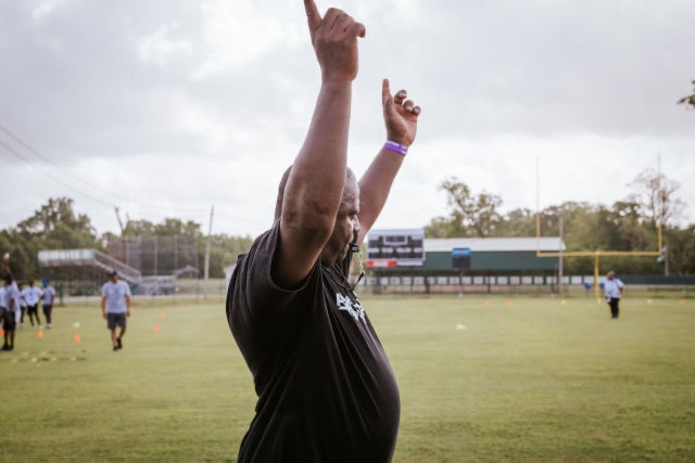 Coach Dad showing the team how he wants things done at Patrick Queen 2022 "level Up" youth football camp