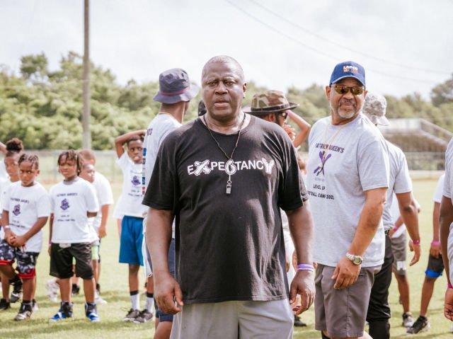 Dewayne Queen father of Patrick Queen 2022 "level Up" youth football camp