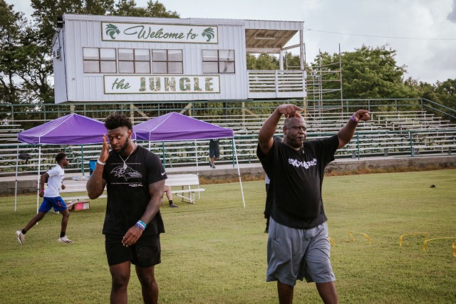 Patrick Queen and Dad Set the tone at Patrick Queen 2022 "level Up" youth football camp
